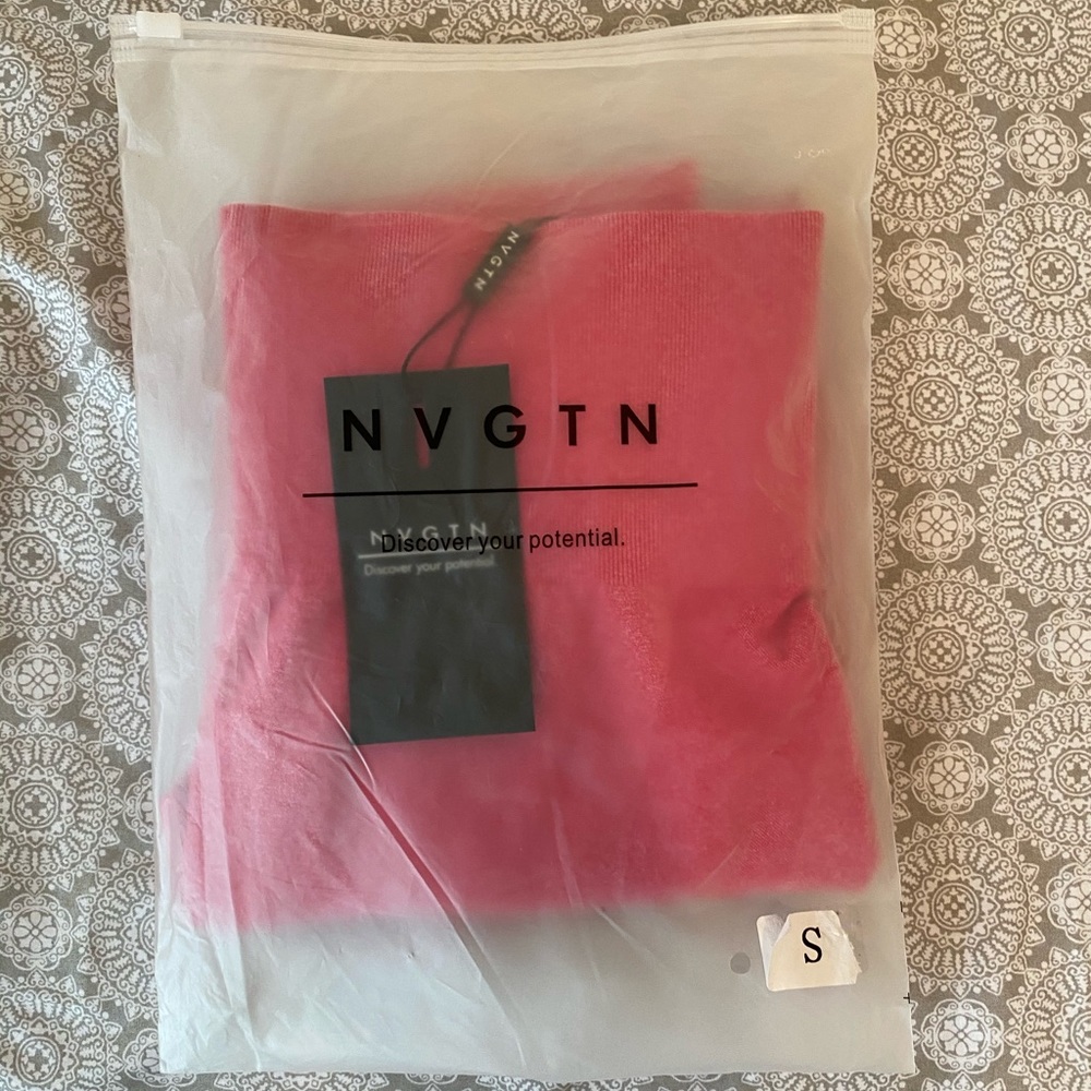 NVGTN FUCHSIA SEAMLESS CONTOUR LEGGINGS